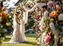 Jonathan Majors e Meagan Good durante la loro cerimonia di matrimonio